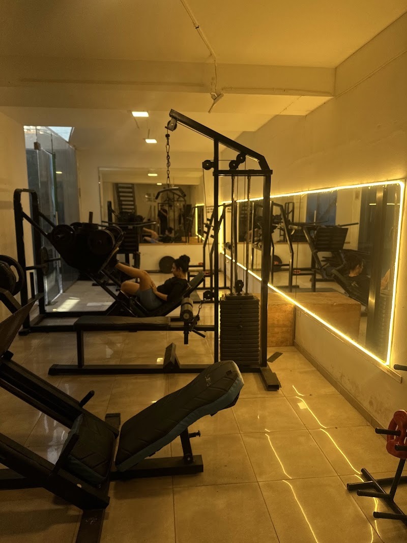 Mujeres entrenando en CB Gym