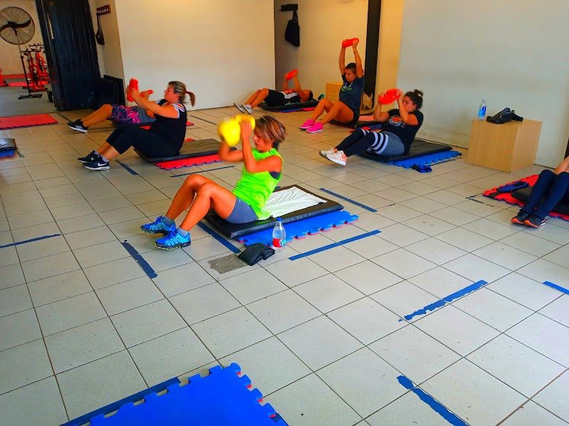 Clase de spinning en CR Fitness Gimnasio Femenino