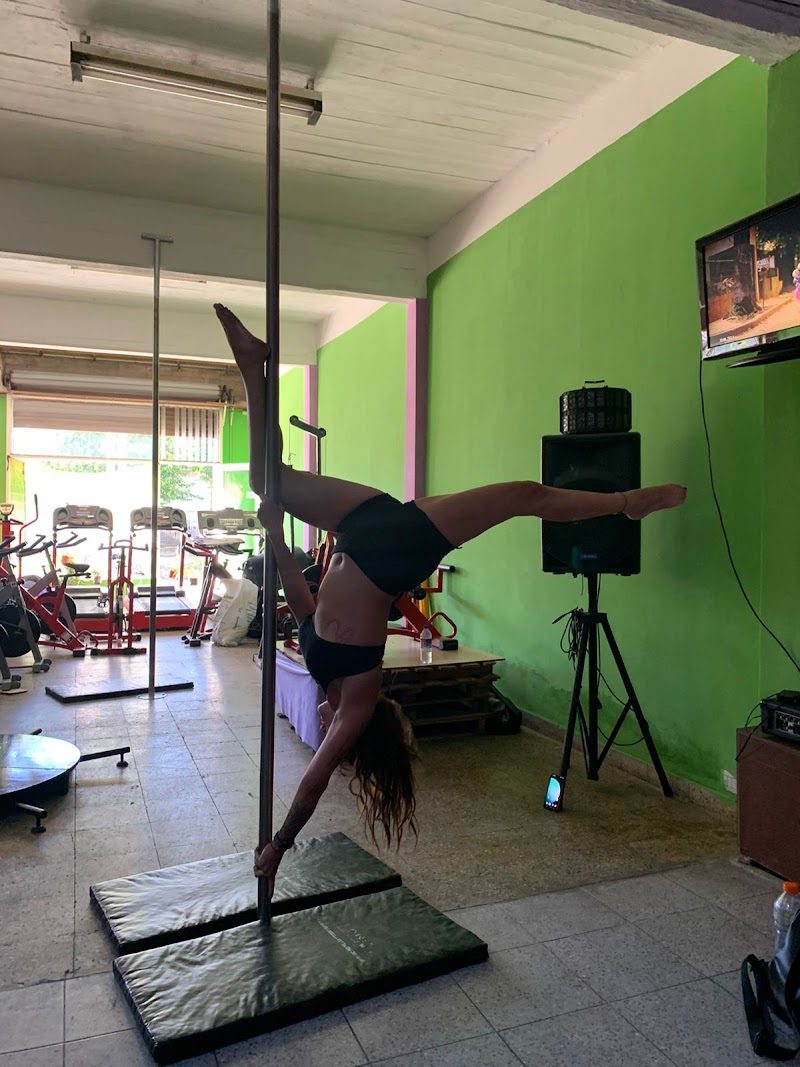 Clase de pole fitness en Fitness Mujer