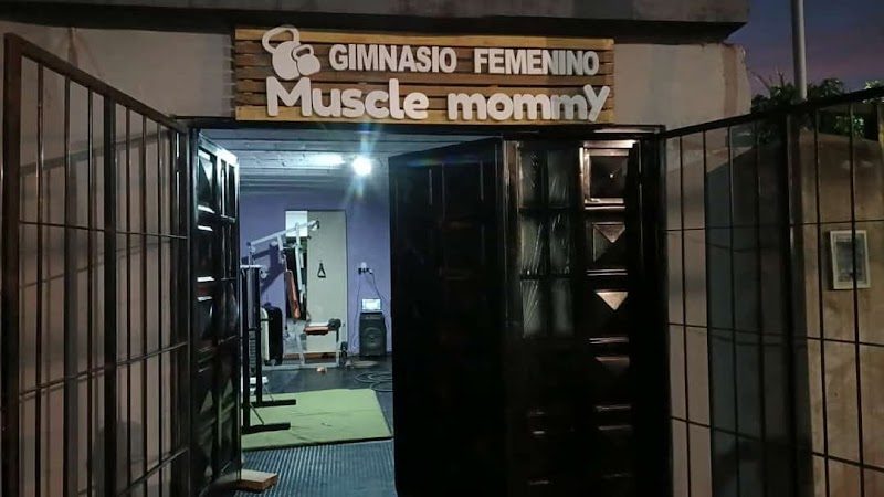 Fachada de Gym femenino muscle mommy