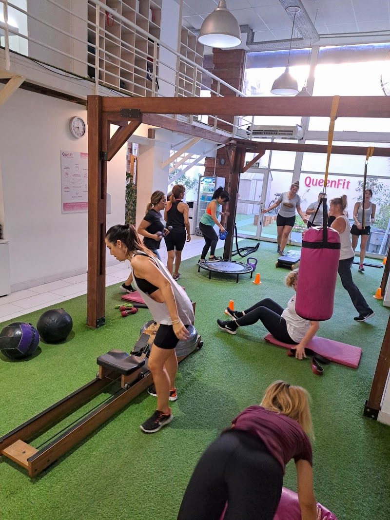 Clase grupal en QueenFit