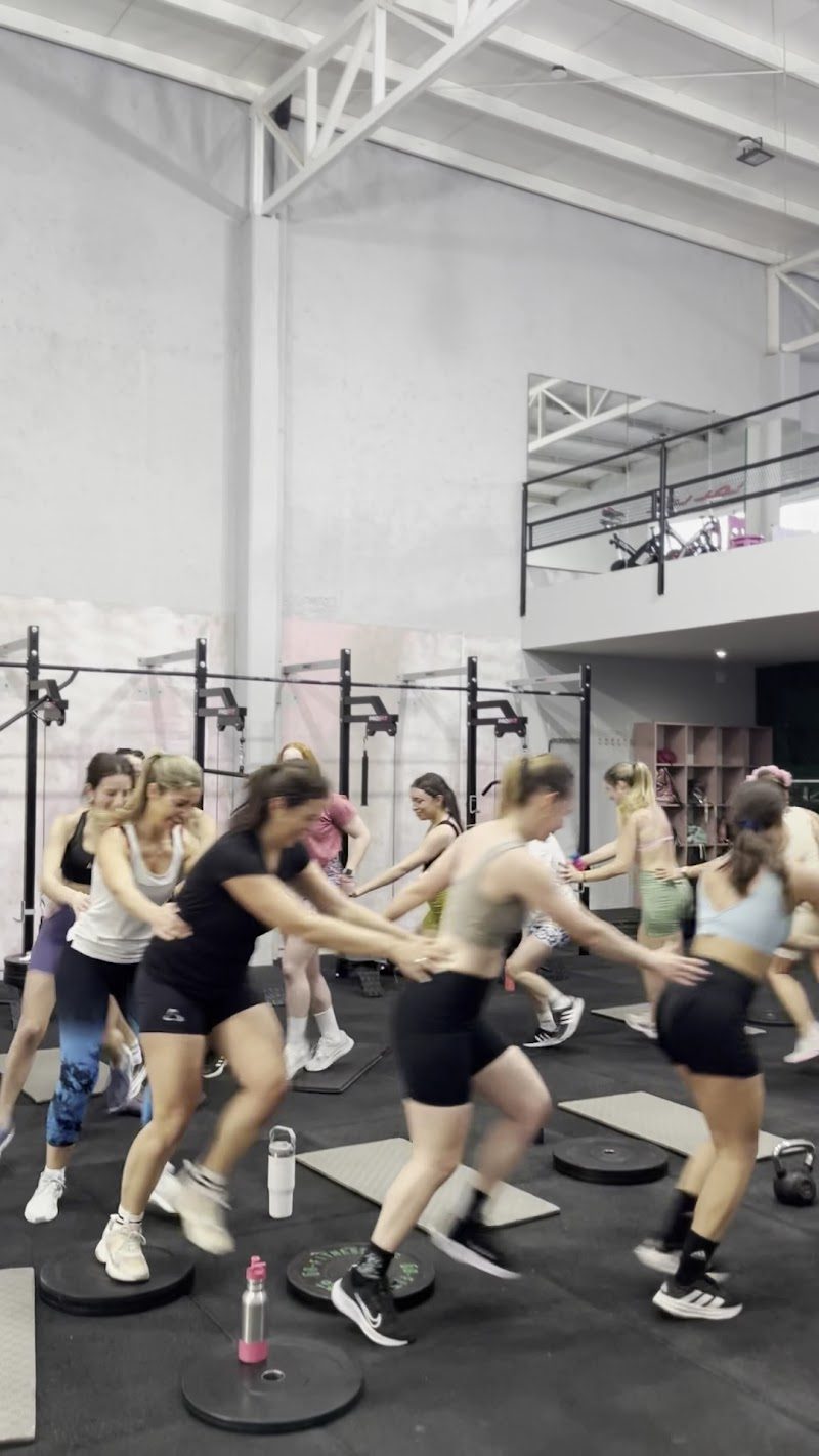 Clase grupal en She's Up