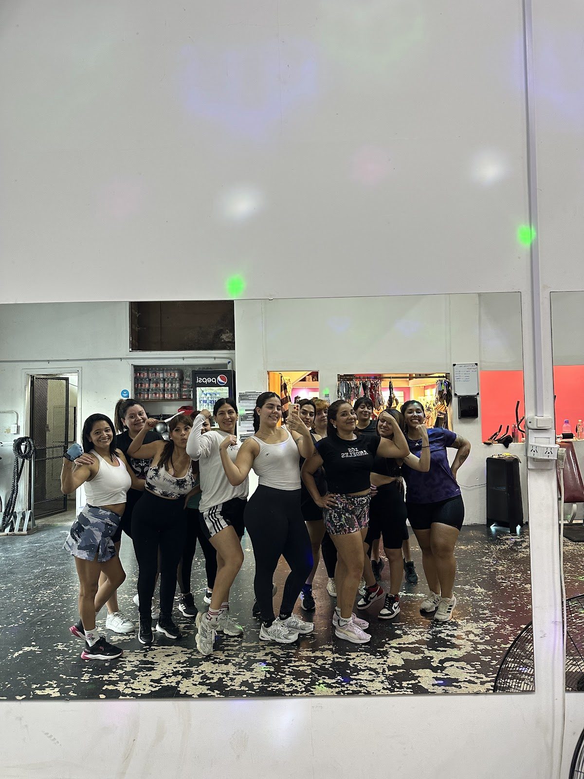 Grupo de mujeres en Strong Woman Factory